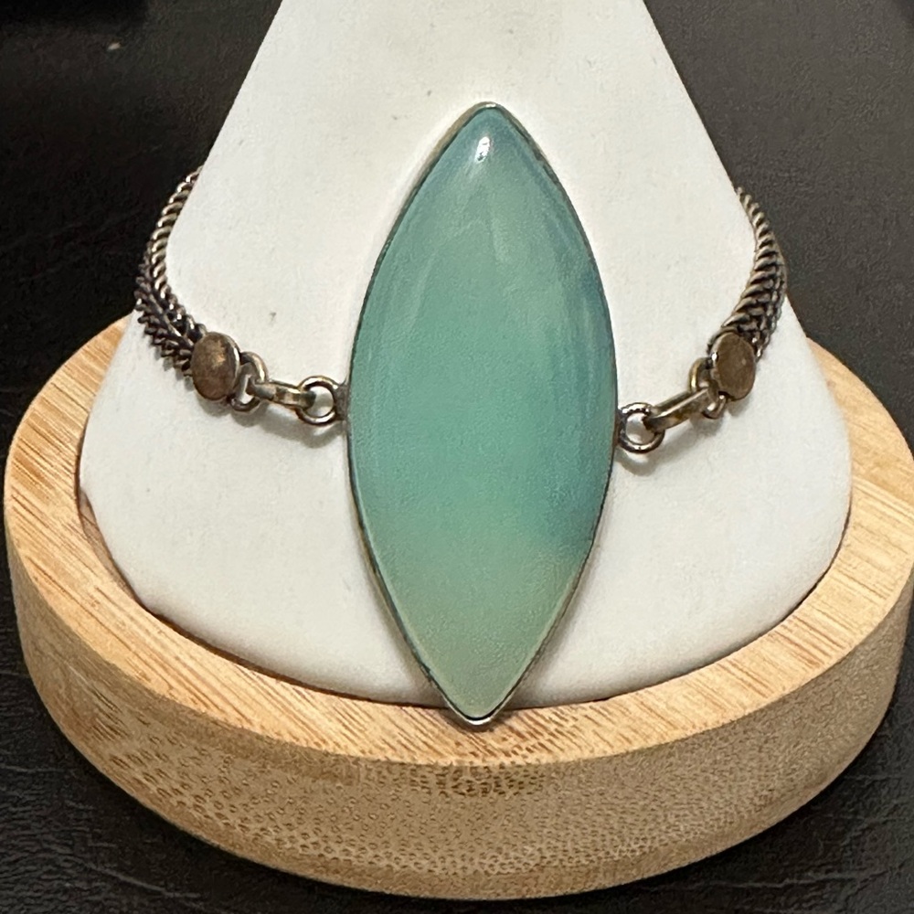 HANDMADE GREEN CHALCEDONY BRACELET